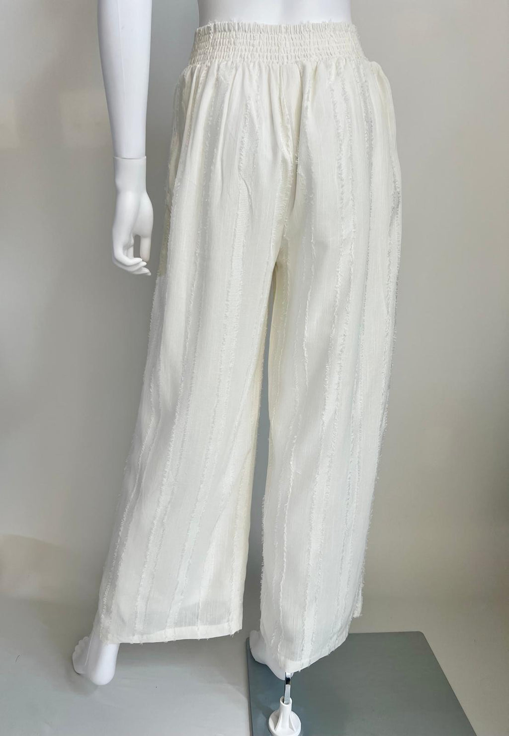 Lacey - The Tess Pant In Pearl Jam.